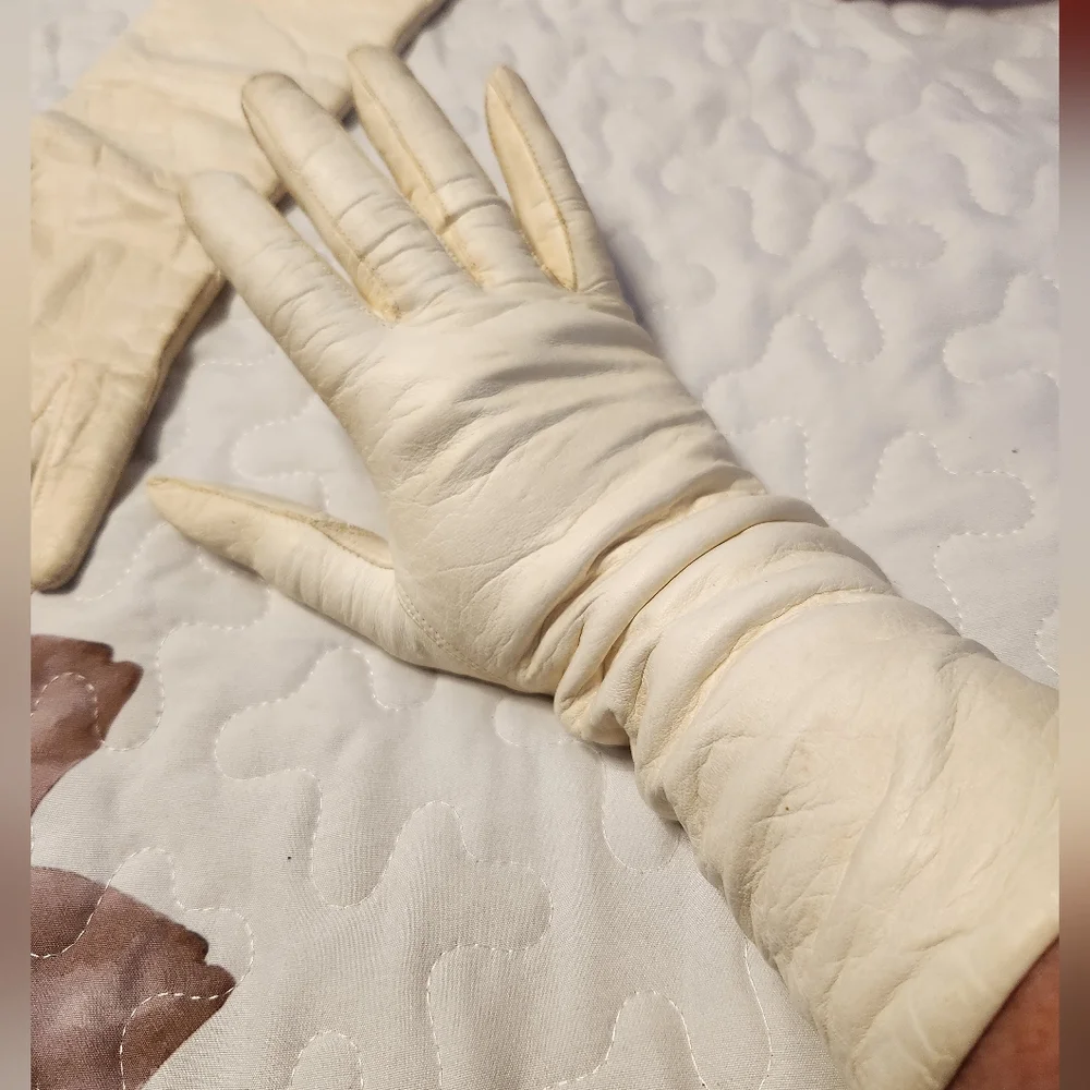 Vintage Cream Leather Gloves
